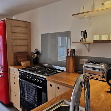 Spacious 2 Bedroom Apartment In The Heart Of Soho. ロンドン エクステリア 写真
