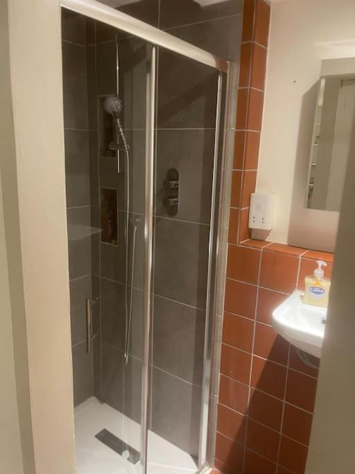Spacious 2 Bedroom Apartment In The Heart Of Soho. ロンドン エクステリア 写真